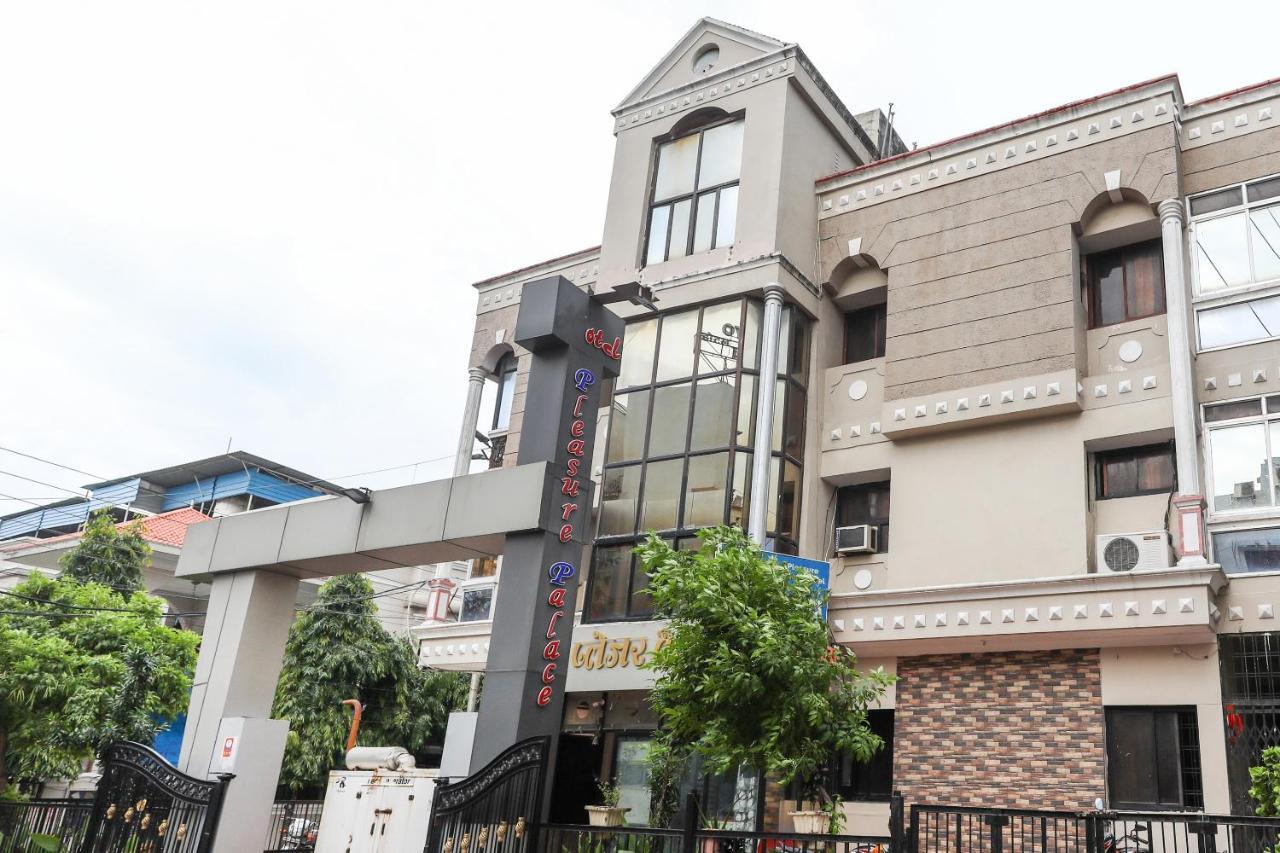 Oyo 62194 Pleasure Palace Hotel Indore Ngoại thất bức ảnh
